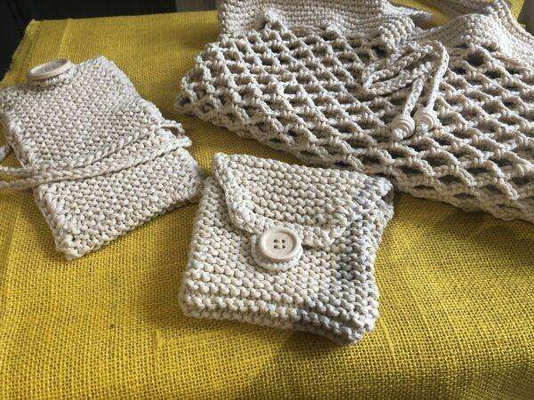 ensemble de sac et pochette en crochet couleur beige